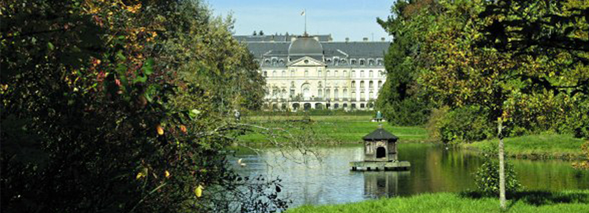Schloss + Teich